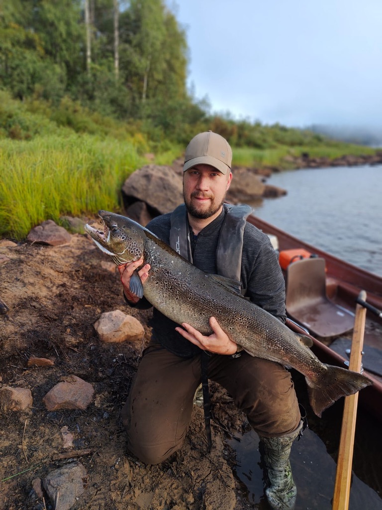 Risto Holappa kalastamassa - Suomalainen kalastuskokemus